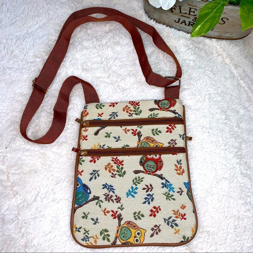 So Chic and Cute Unique Signare Owl Crossbody Purse with Three Zipper Pockets